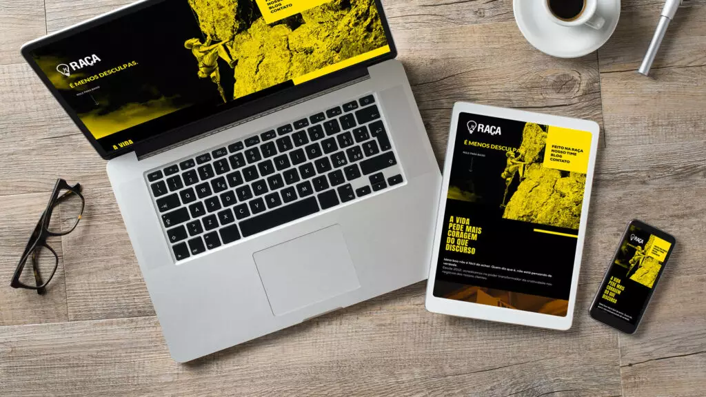 Imagem de diversos dispositivos para site responsivo.